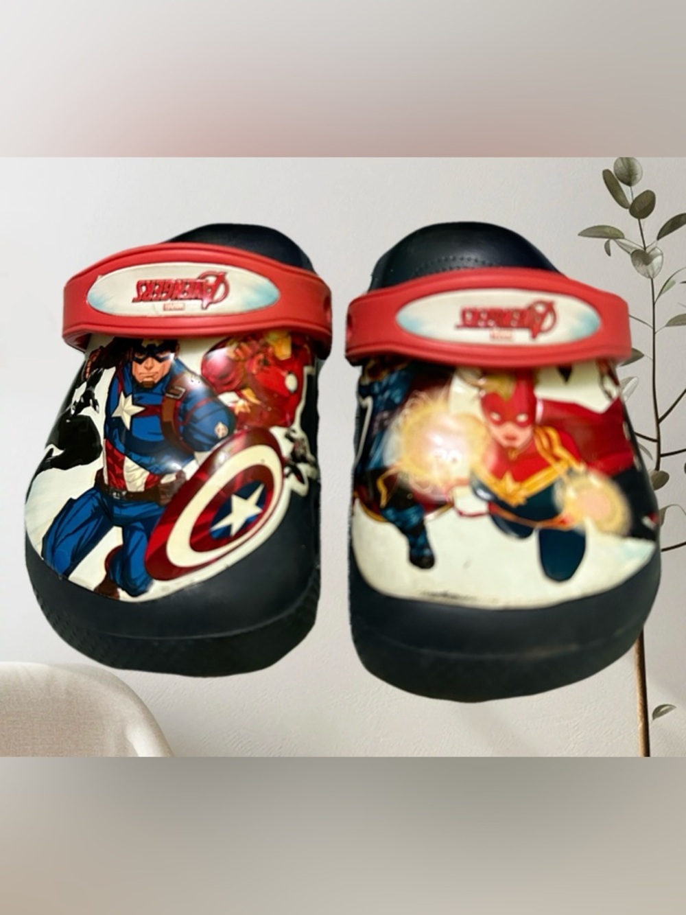 CROCS Kids Marvel Avengers Clog Sandals - Black and Red 12